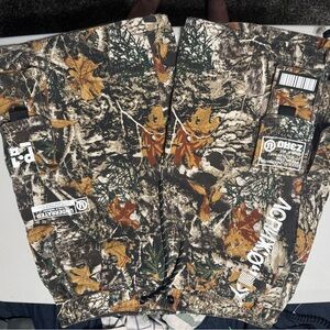 Men's Camouflage Cargo Shorts with Leaf Print - Green/Brown